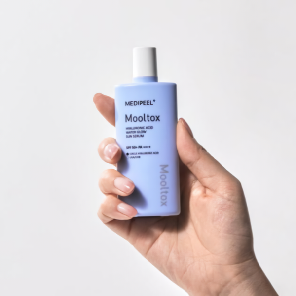 Сонцезахисна сироватка для обличчя Medi-Peel Hyaluronic Acid Mooltox Water Glow Sun Serum SPF 50+ PA++++, 52 мл MP065 фото